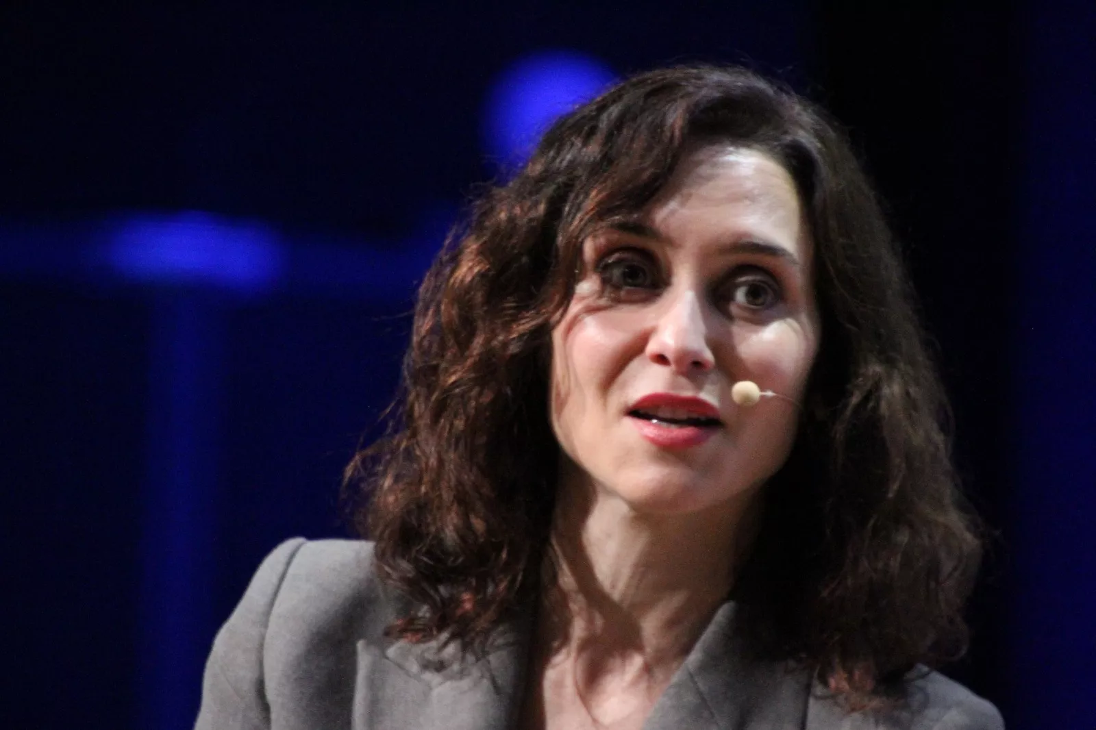 Isabel Díaz Ayuso en el Palacio de Congresos de Huesca. Foto Carlos Neofato