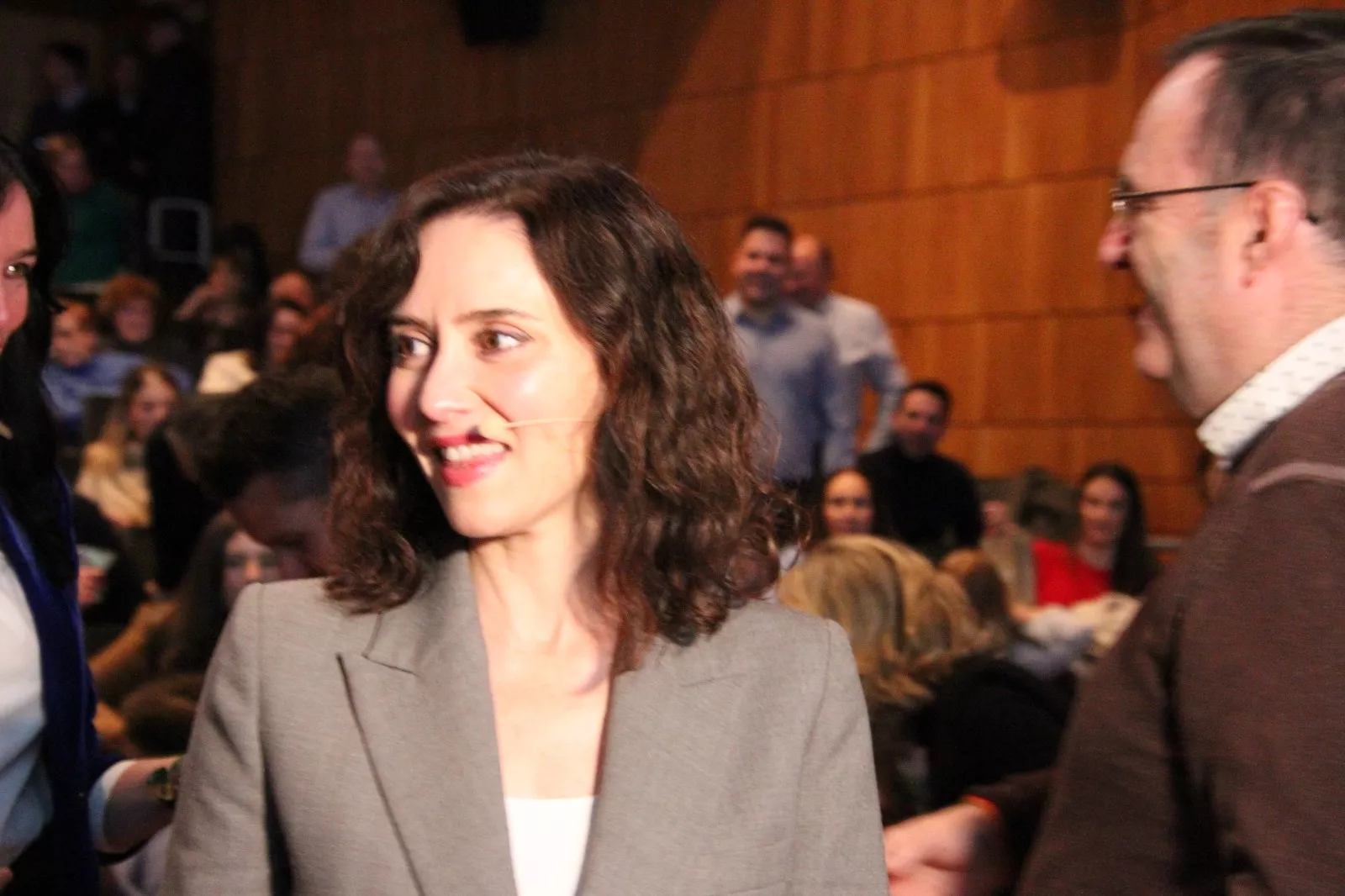 Isabel Díaz Ayuso en el Palacio de Congresos de Huesca. Foto Carlos Neofato