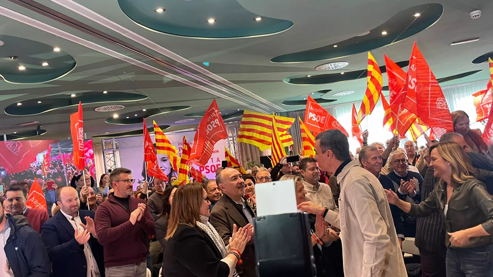 Acto electoral del PSOE con Pedro Sánchez y Pilar Alegría en Huesca. Foto Mercedes Manterola