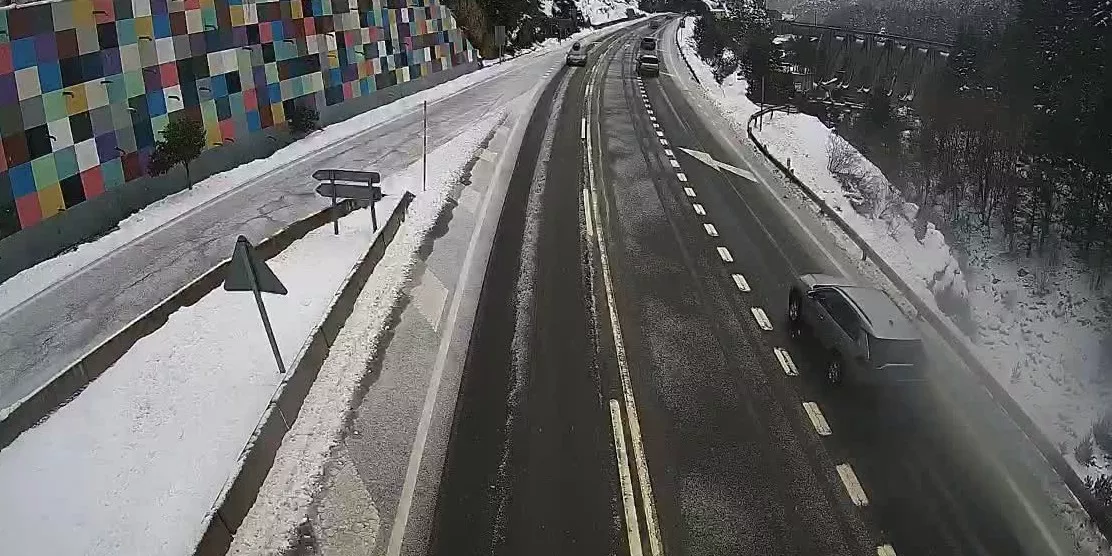 La nieve seguirá presente durante las próximas horas en el Pirineo. En la imagen, Canfranc.