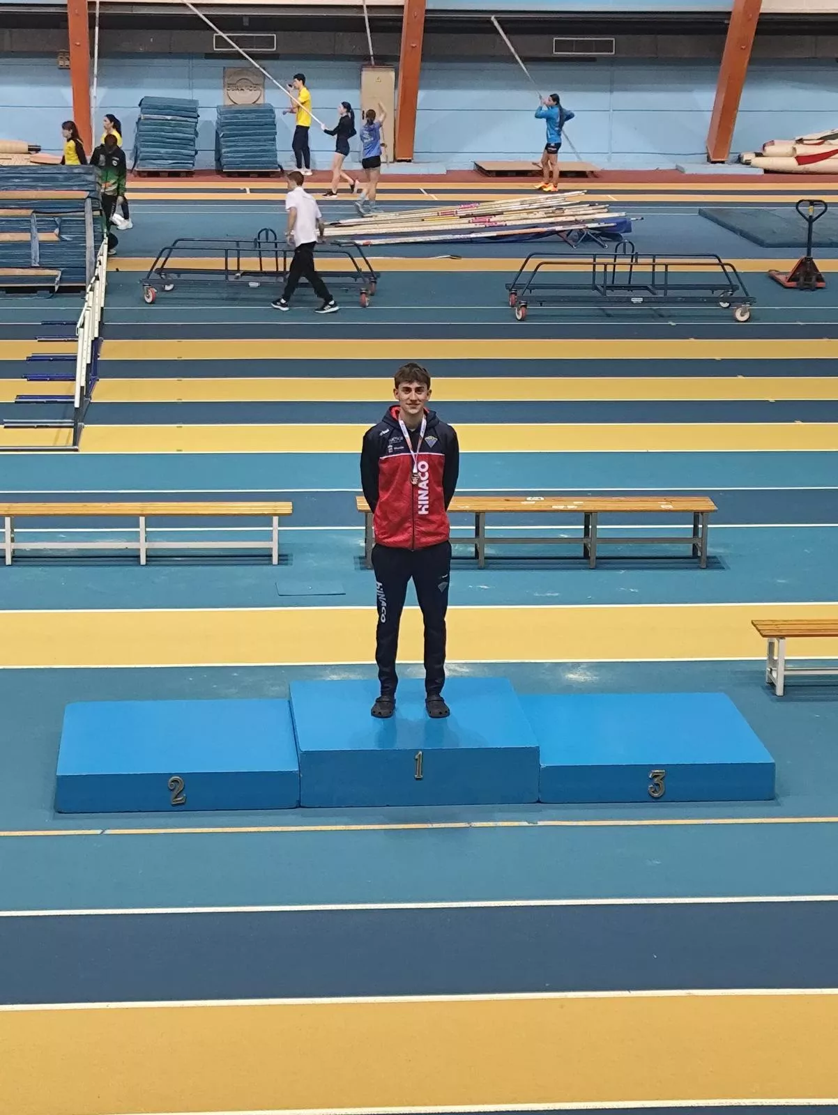 Abel Oriach, oro en pértiga