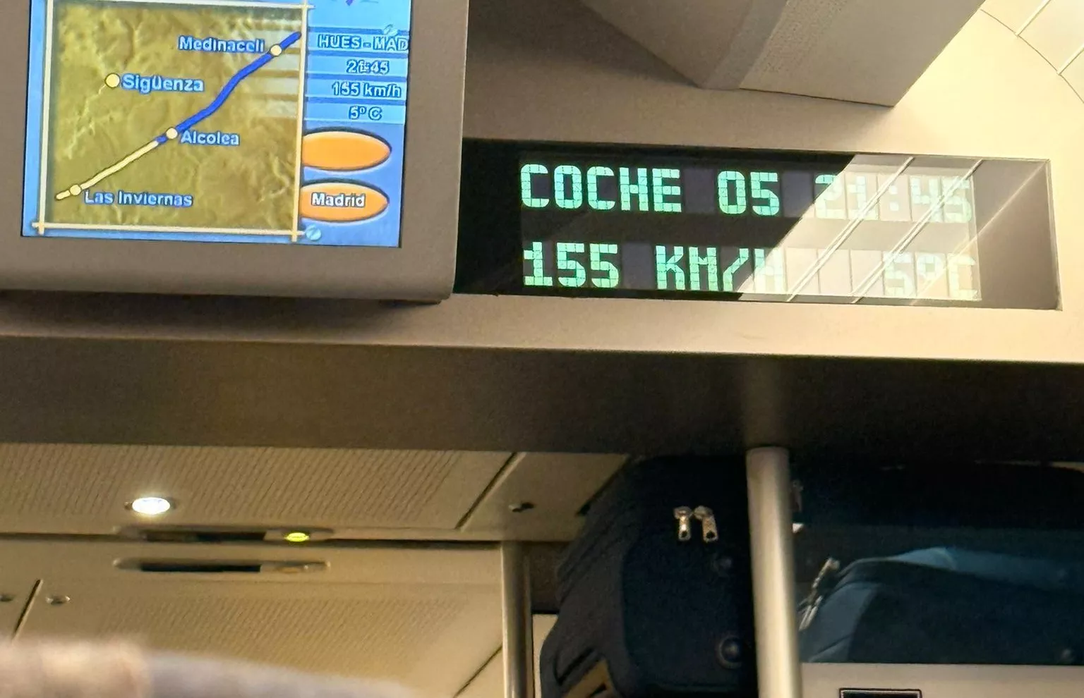 El tren de refuerzo Huesca-Madrid sale completo y llega con una hora de retraso