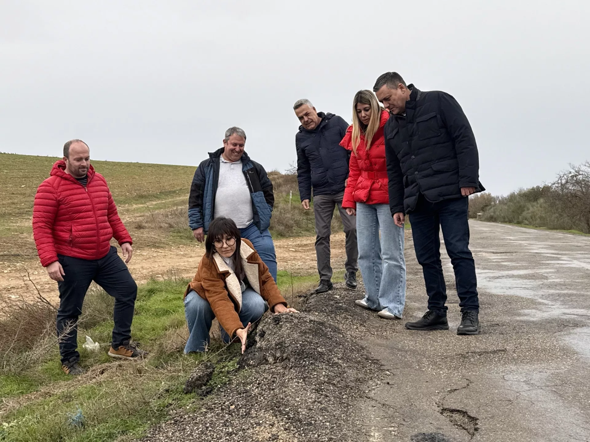 El PSOE se compromete a la mejora integral “urgente” de la A-1239 “ahora mismo intransitable y peligrosa”.