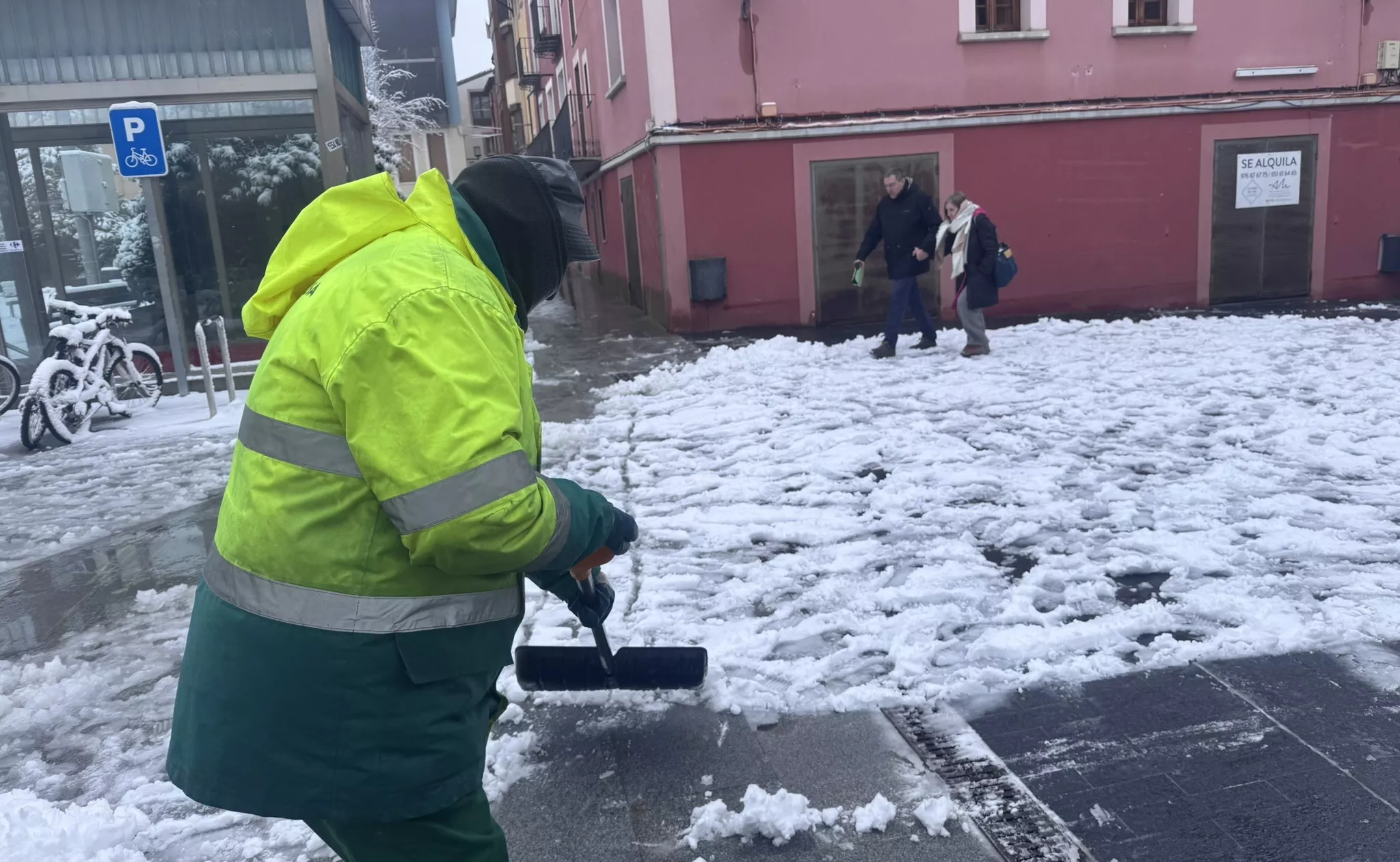 Nevada en Jaca y labores de limpieza. Foto Ayuntamiento de Jaca