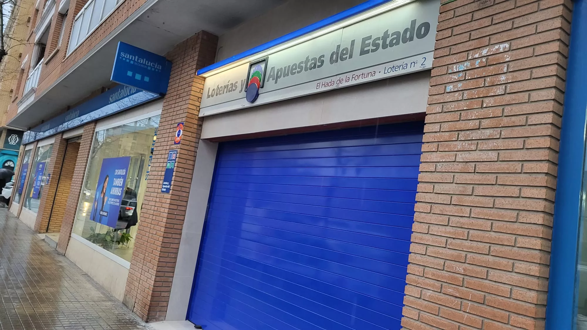 El Hada de la Fortuna en la calle Obispo Pintado, a decenas de metros de Santa Clara.