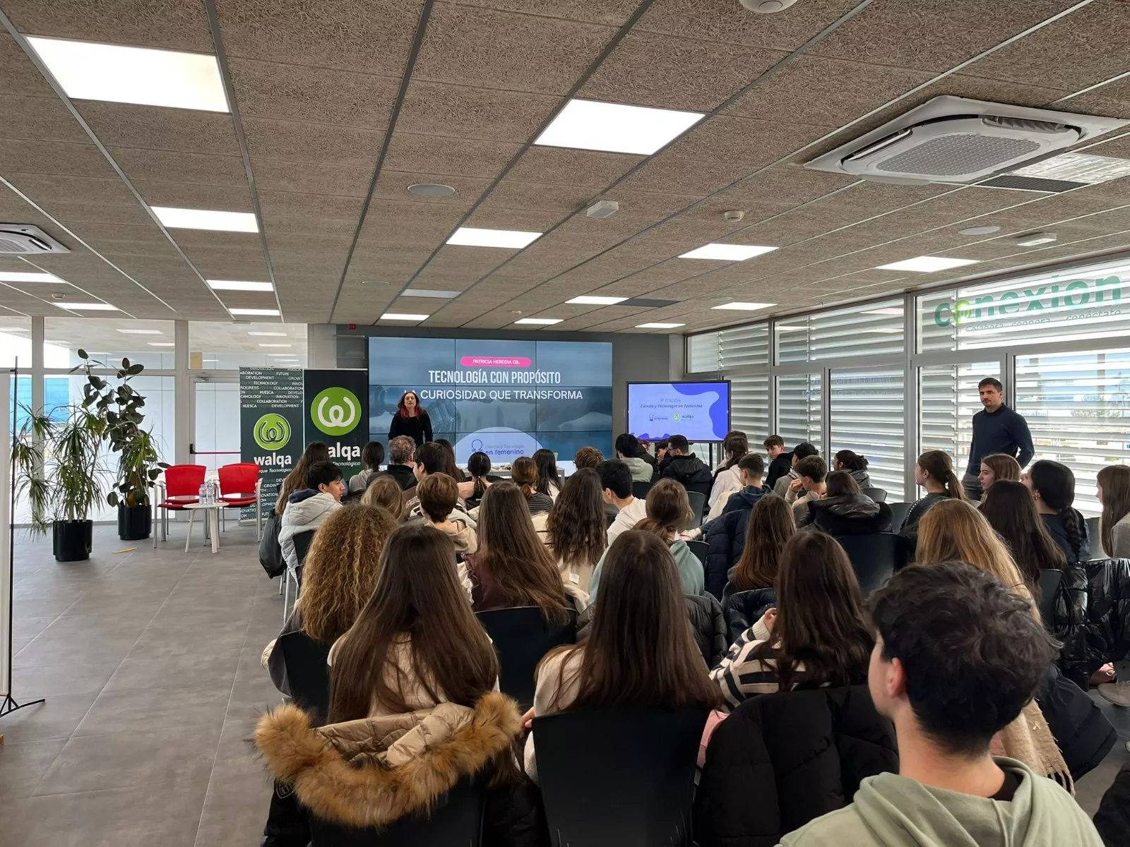 Walqa impulsa las vocaciones científicas con referentes femeninos entre el alumnado oscense.