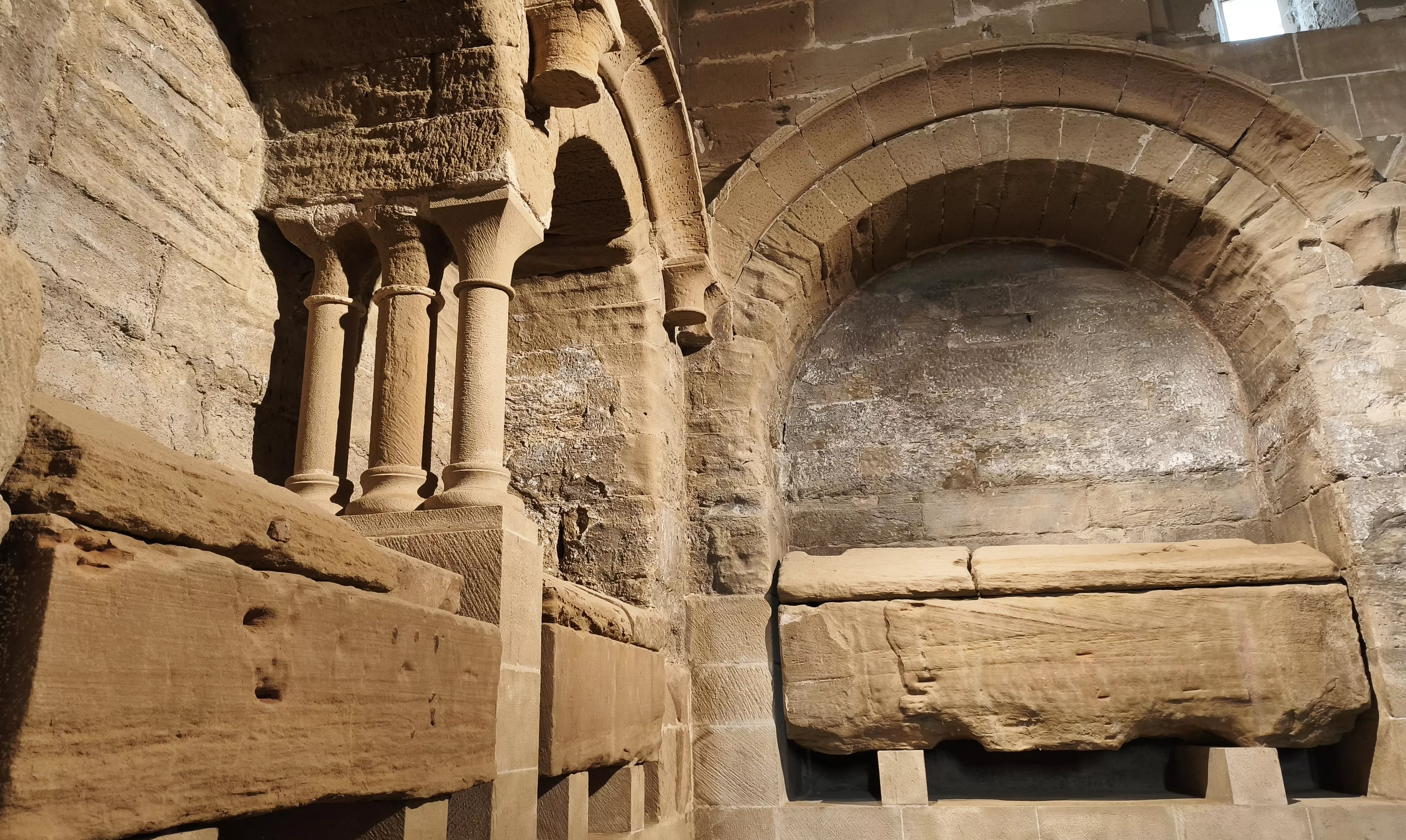 Imágenes del Real Monasterio de Villanueva de Sigena. Foto María José Sampietro Brosed