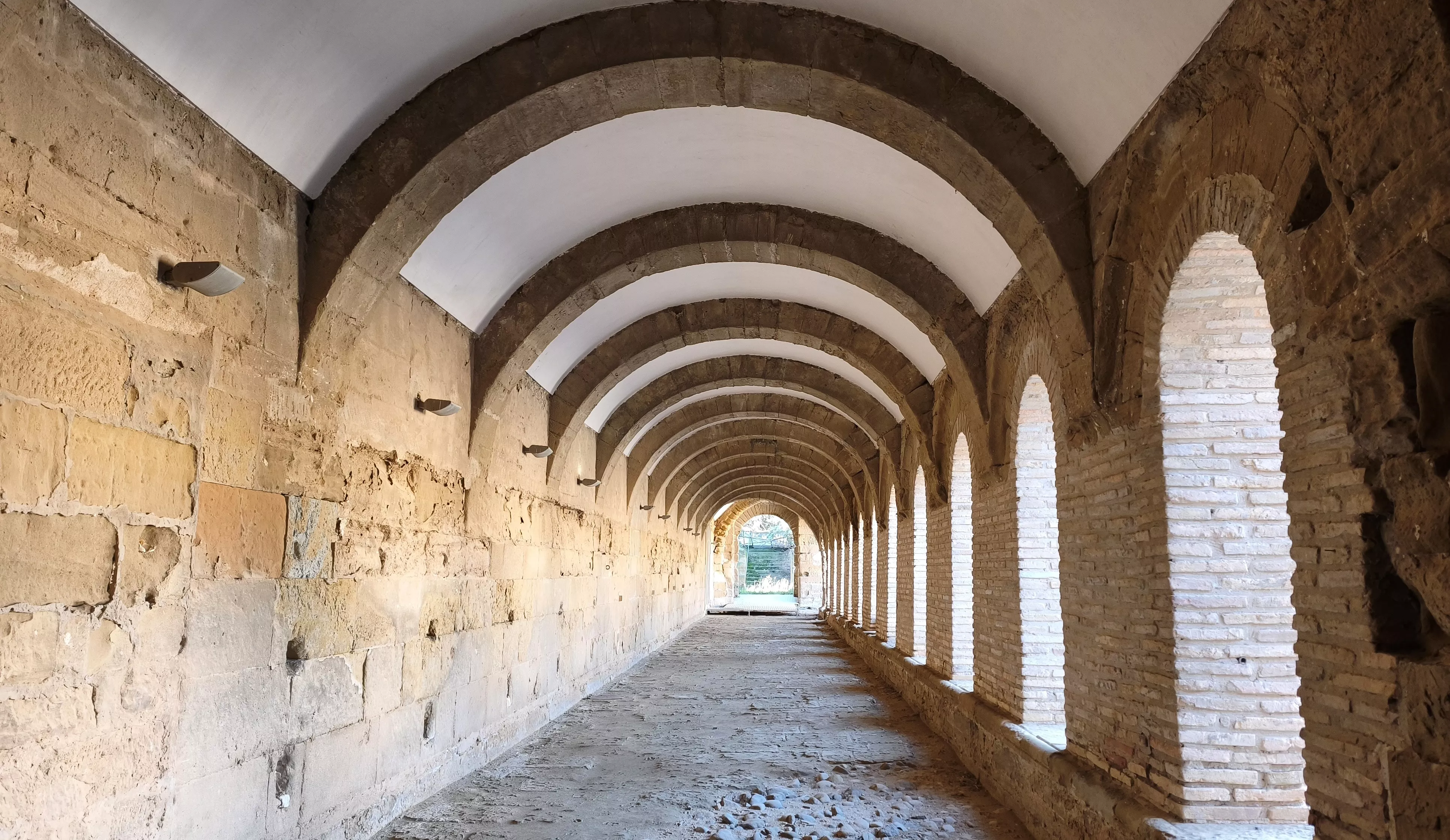 Imágenes del Real Monasterio de Villanueva de Sigena. Foto María José Sampietro Brosed