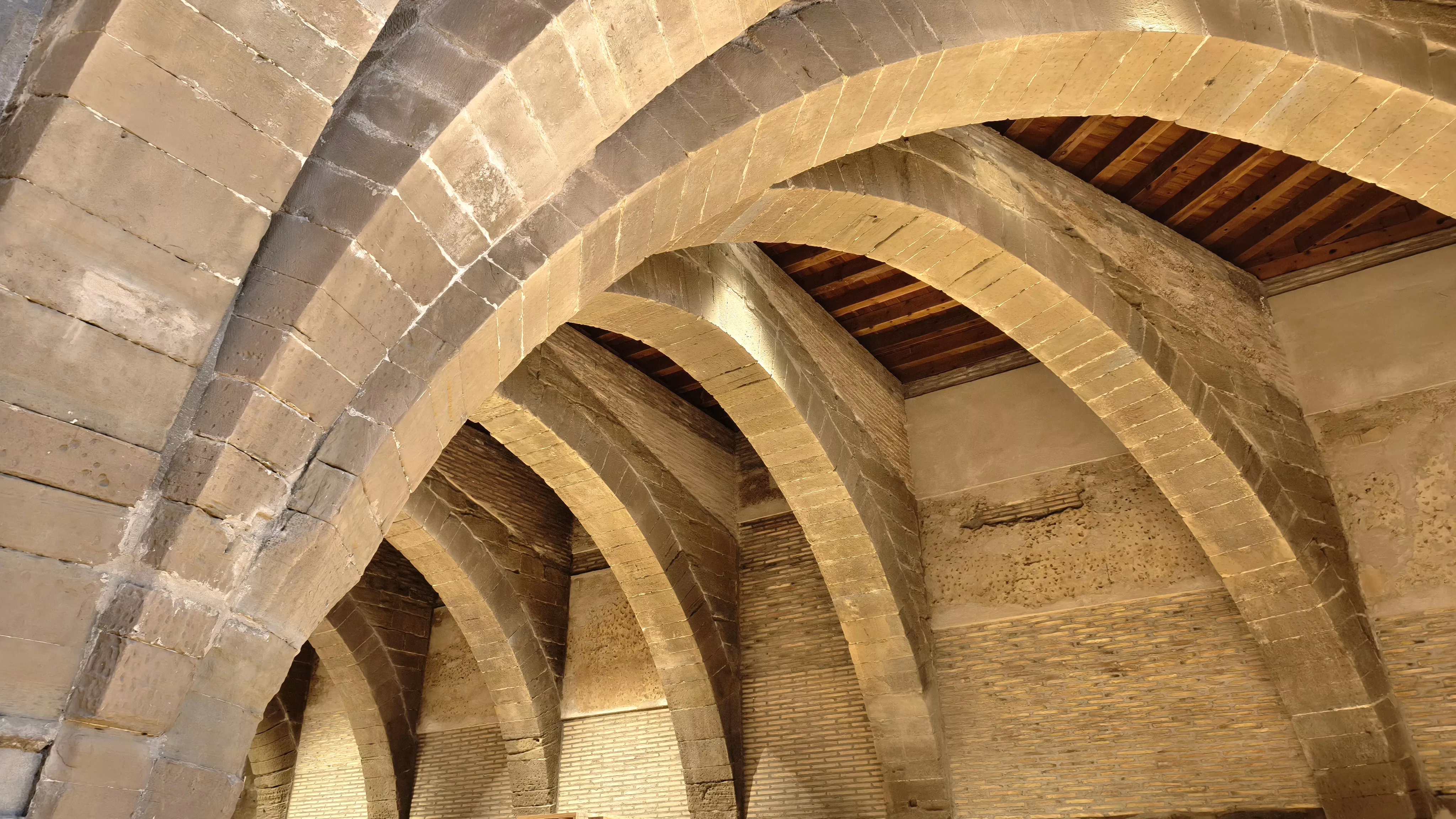 Imágenes del Real Monasterio de Villanueva de Sigena. Foto María José Sampietro Brosed