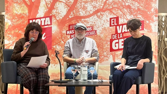 Pilar Callén se dirige a los asistentes.
