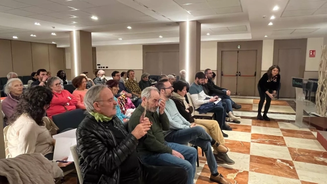 Público en el acto de IU-Movimiento Sumar. Foto Mercedes Manterola