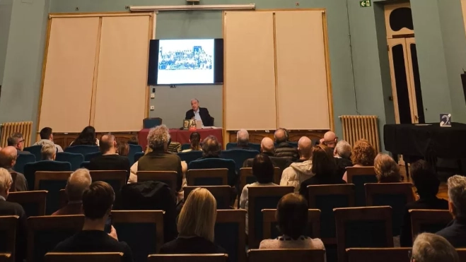 Jesús Inglada ha impartido la conferencia sobre la superviviente del Holocausto Eva Schloss.