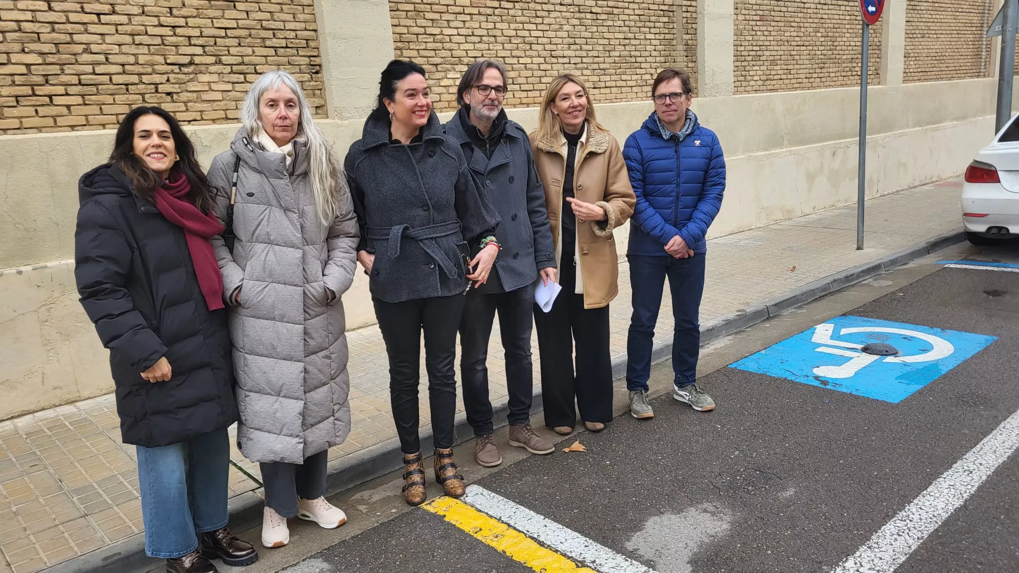 Lorena Orduna, concejales y miembros de Cadis. 45 plazas en Huesca para personas con movilidad reducida