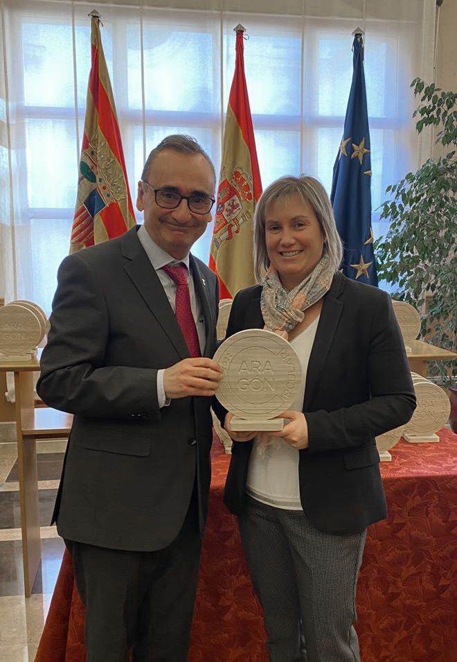 Miguel Luis Lapeña entrega a Iberfoil el sello Aragón Circular