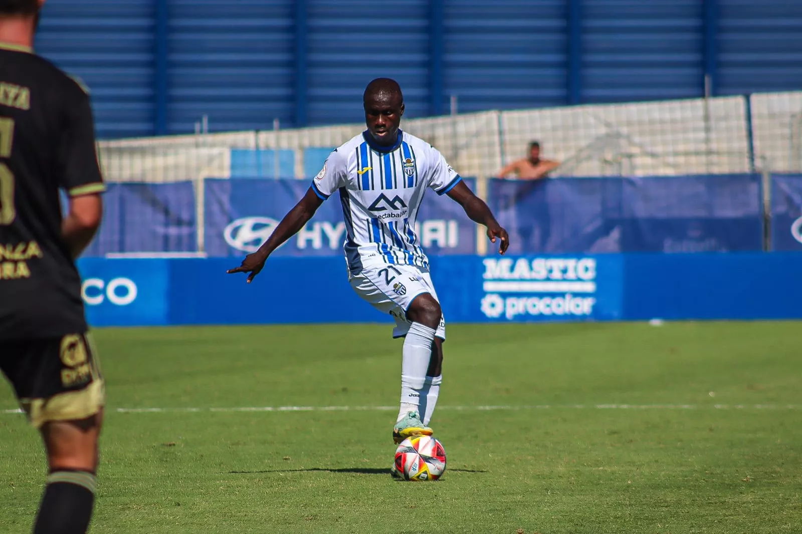 El Barbastro se refuerza con Isaac Nana