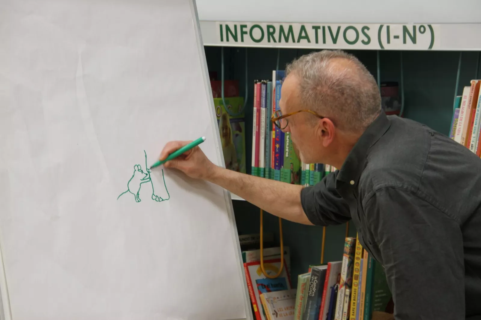 Encuentro con el ilustrador Javier Sáez en la Biblioteca Durán Gudiol. Foto Carlos Neofato