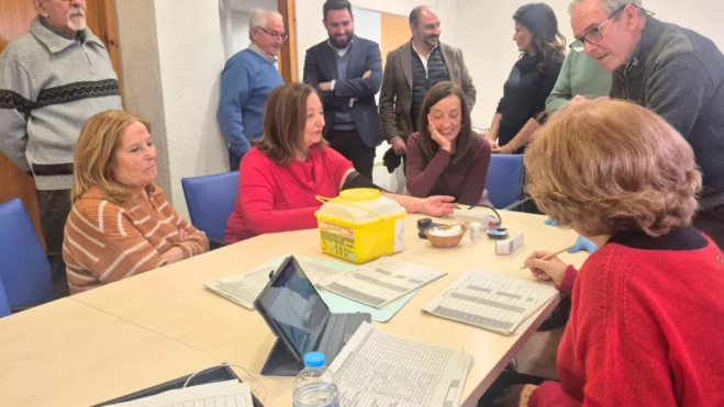 La consejera Carmen Susín en la visita al Hogar del IASS de Barbastro.