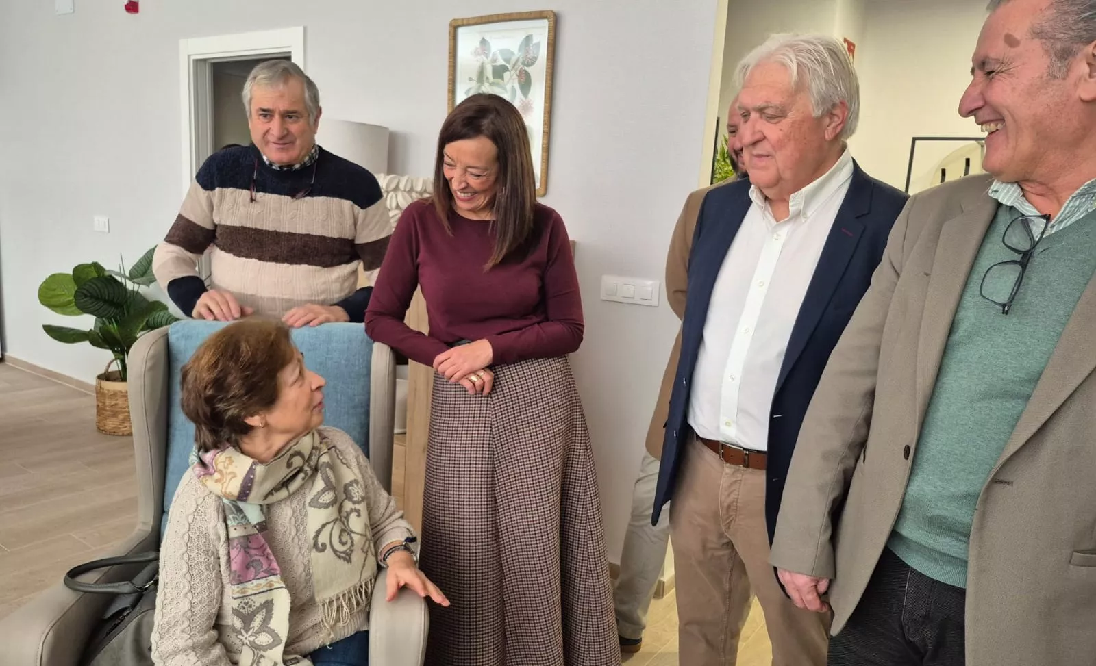 Carmen Susín ha visitado la Casa del Mayor de Peraltilla.