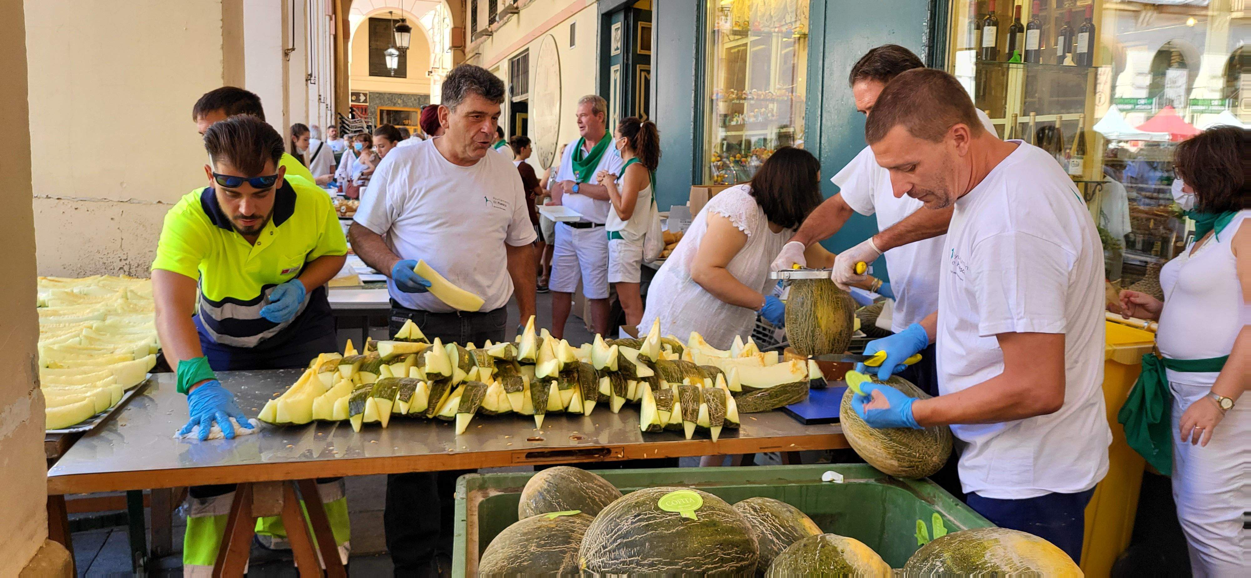 Preparando el melón