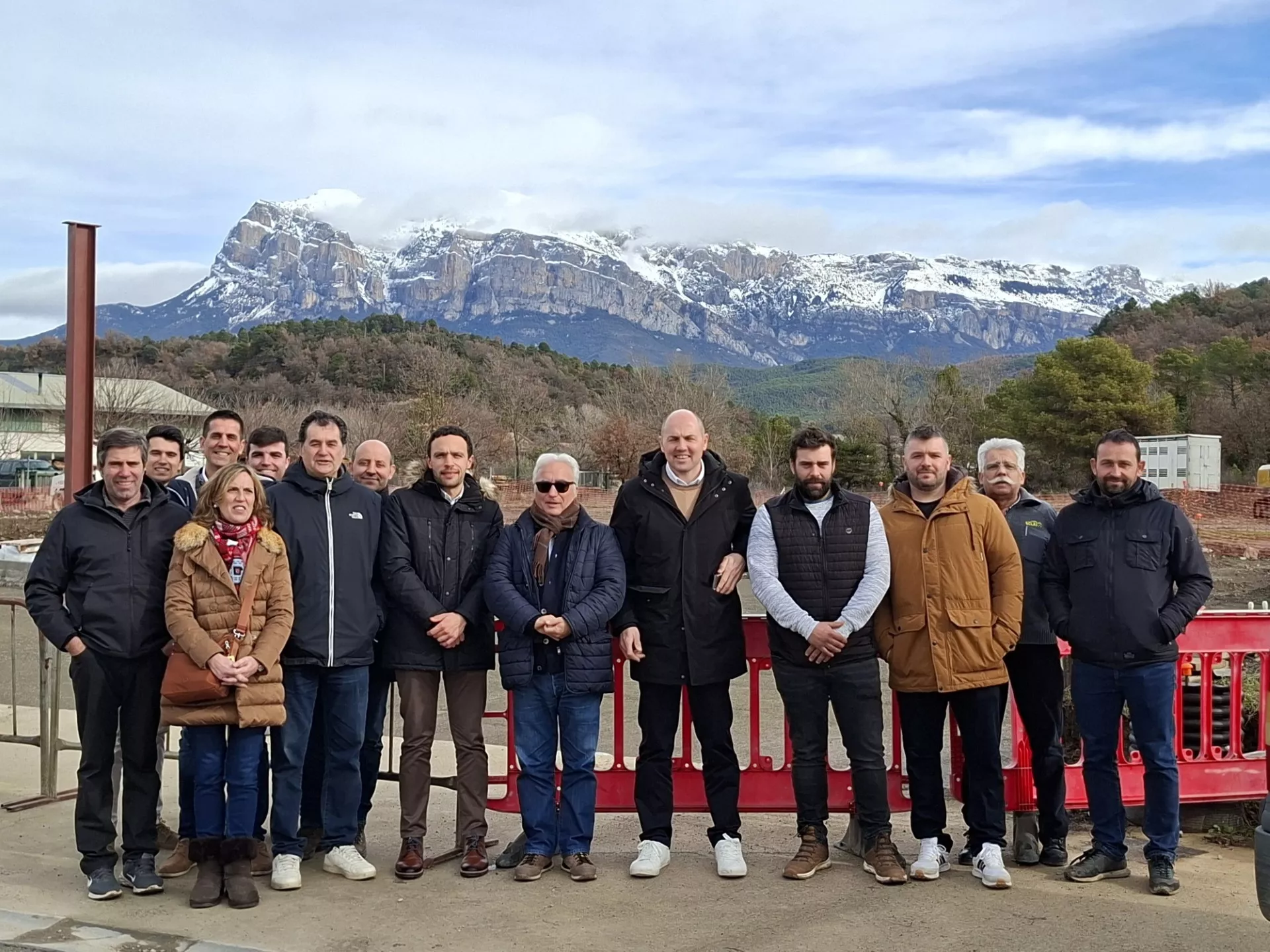 El PP se compromete a implantar ayudas para collares virtuales en su visita a la Sociedad Cooperativa Agropecuaria Sobrarbe.