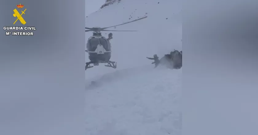 Imagen del rescate tras el alud en el pico Cibollés fuera de pistas en Cerler.