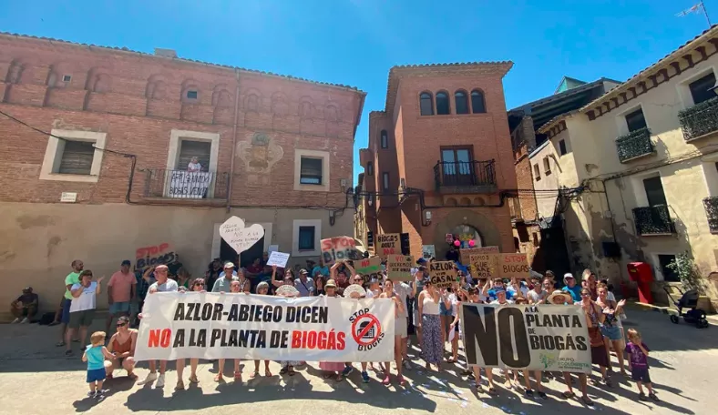 Concentración contra la planta de biogás de Azlor. 