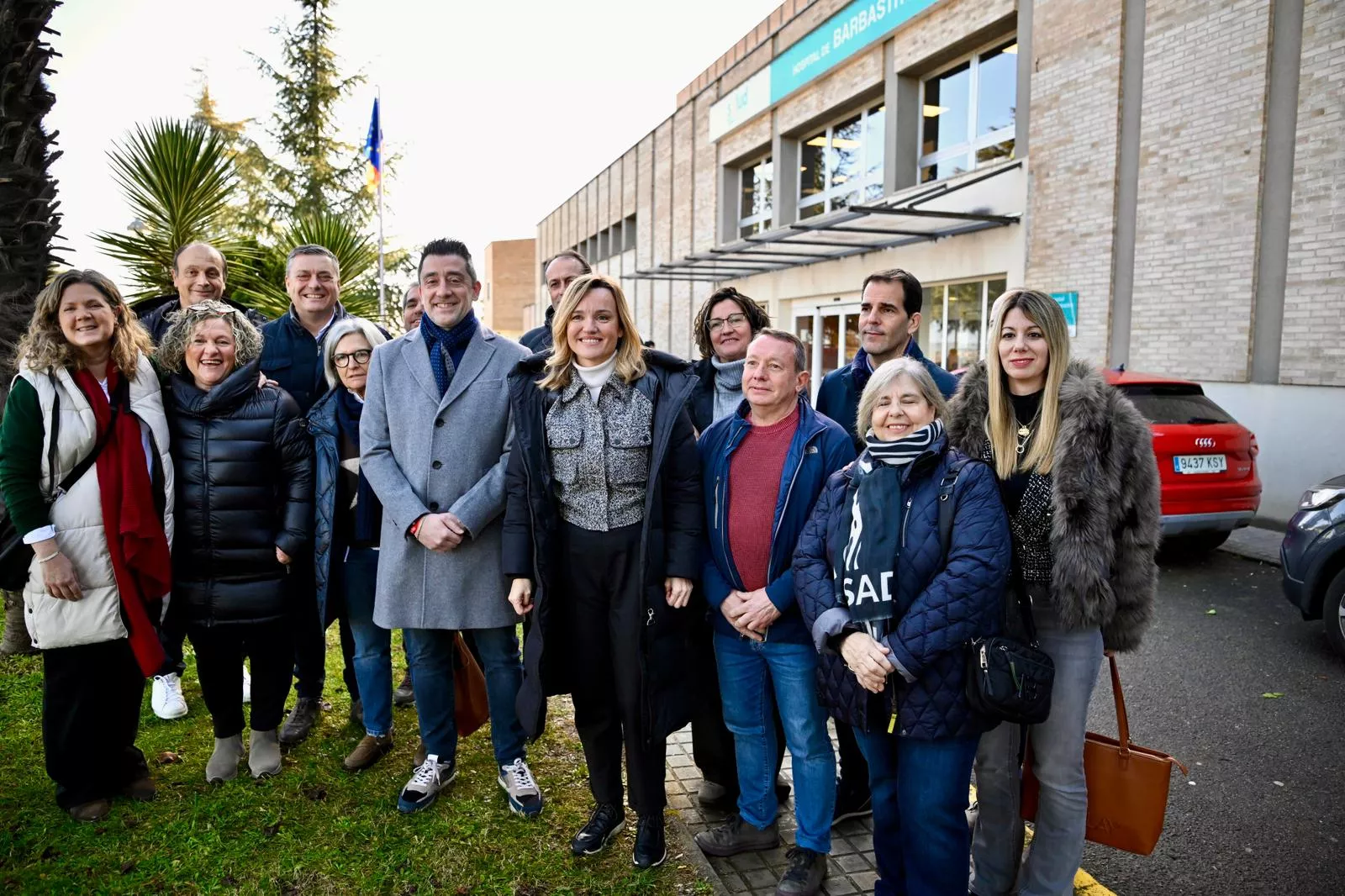 Pilar Alegría en el exterior del Hospital de Barbastro este viernes.