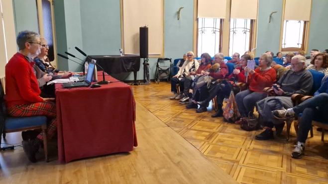 Rosa Roselló, Pilar Martín y Elena Oliveros han intervenido en el Casino de Huesca. Foto Myriam Martínez