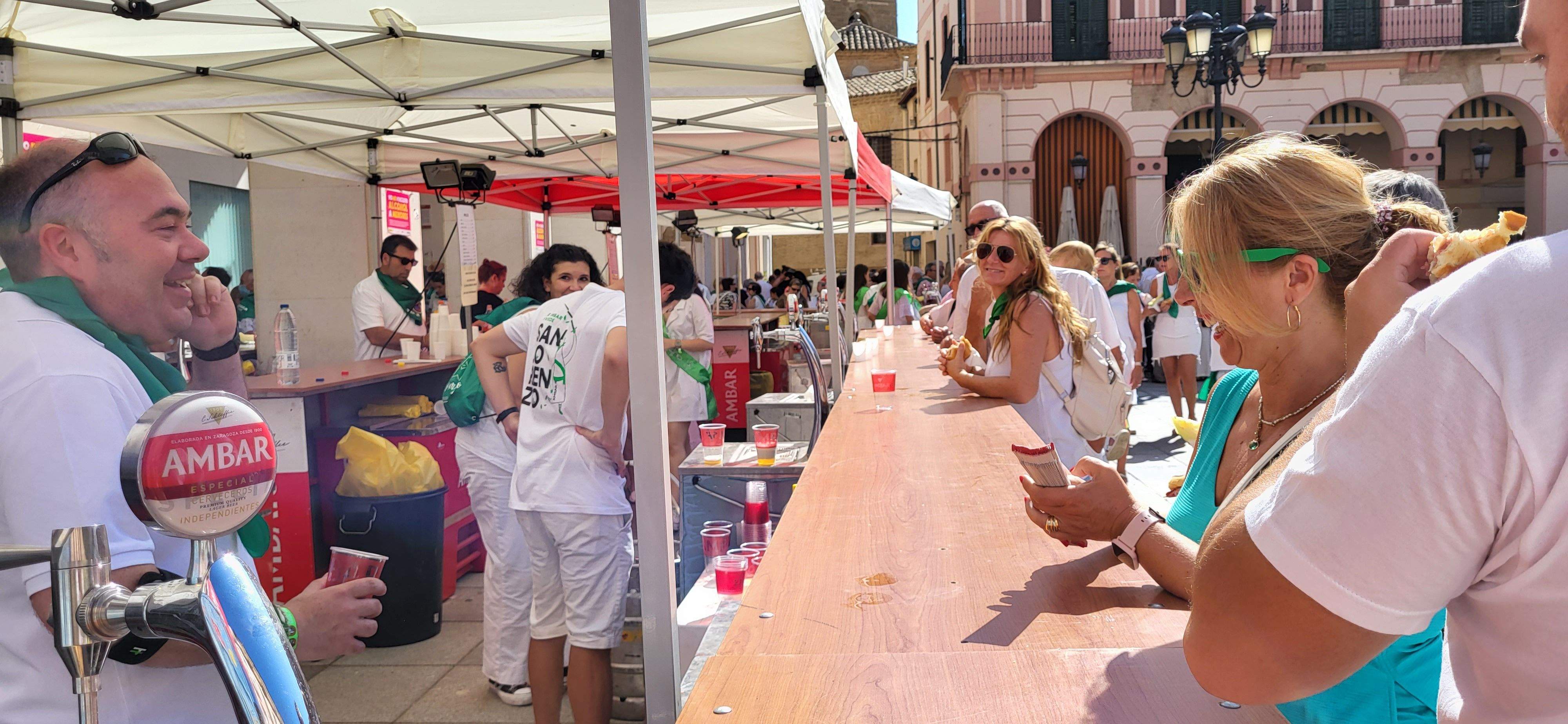 La zona de bar para desgustar la cerveza San Lorenzo