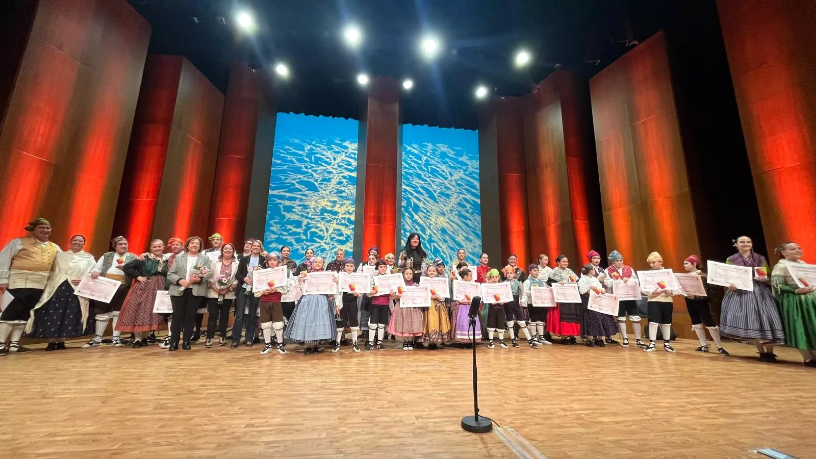 Certamen Nacional de Jota de Huesca para los más pequeños, veteranos, baile e indumentaria. Foto Mercedes Manterola
