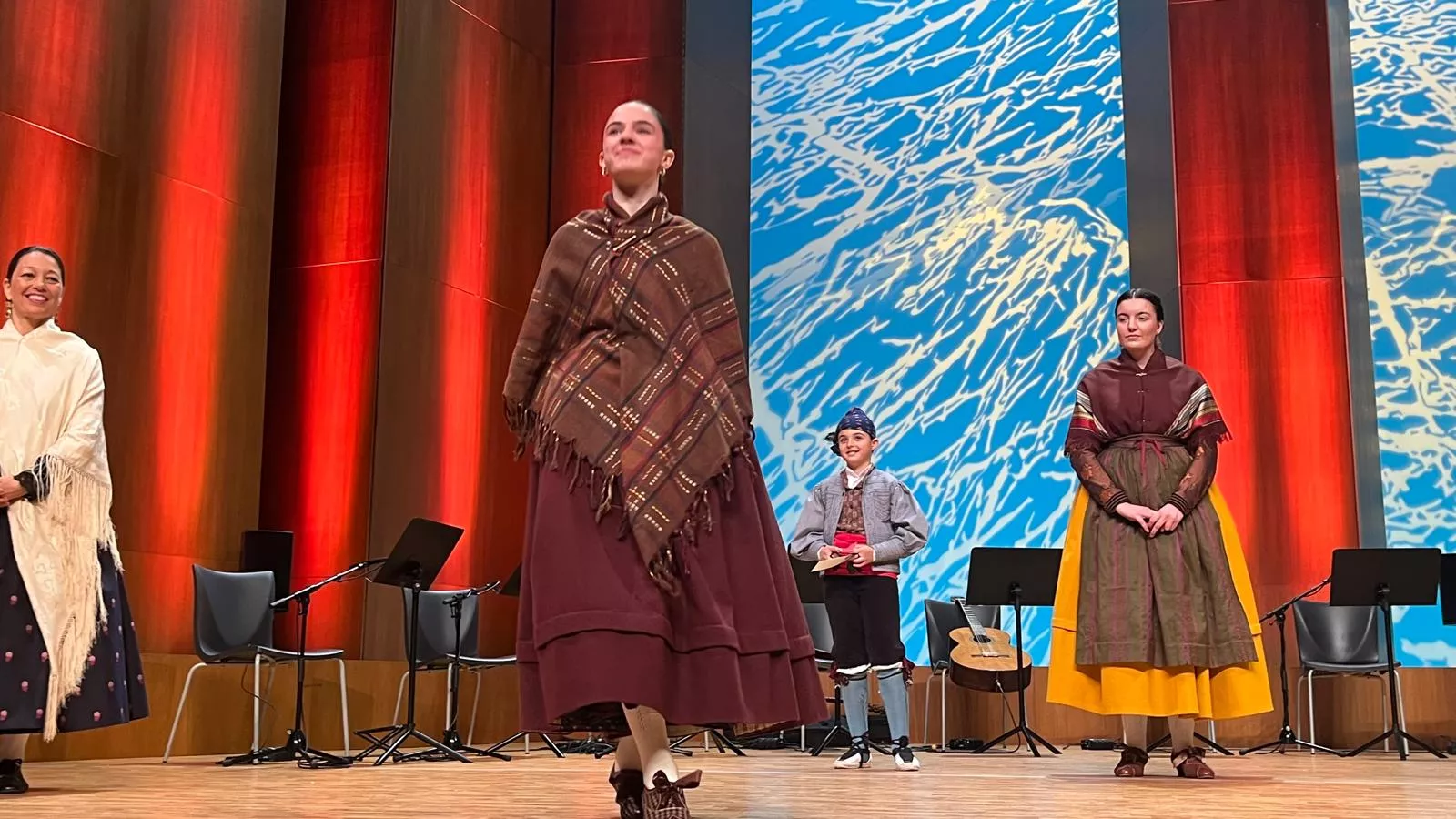 Certamen Nacional de Jota de Huesca para los más pequeños, veteranos, baile e indumentaria. Foto Mercedes Manterola