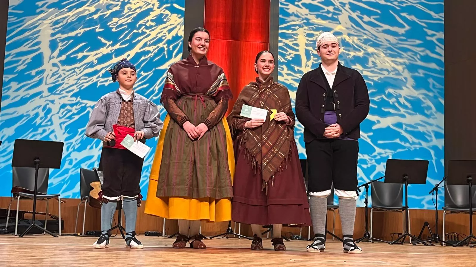 Certamen Nacional de Jota de Huesca para los más pequeños, veteranos, baile e indumentaria. Foto Mercedes Manterola