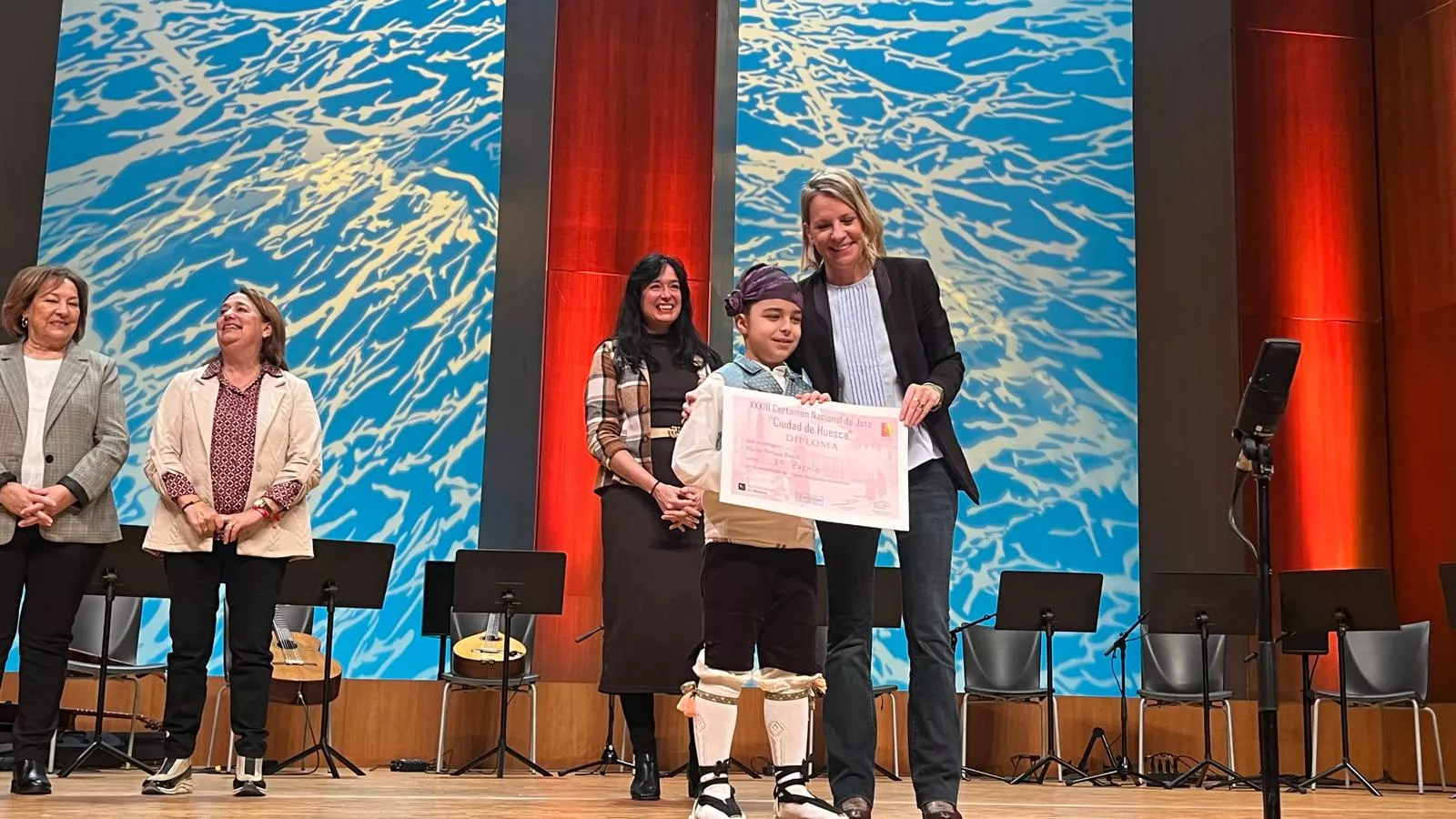 Certamen Nacional de Jota de Huesca para los más pequeños, veteranos, baile e indumentaria. Foto Mercedes Manterola