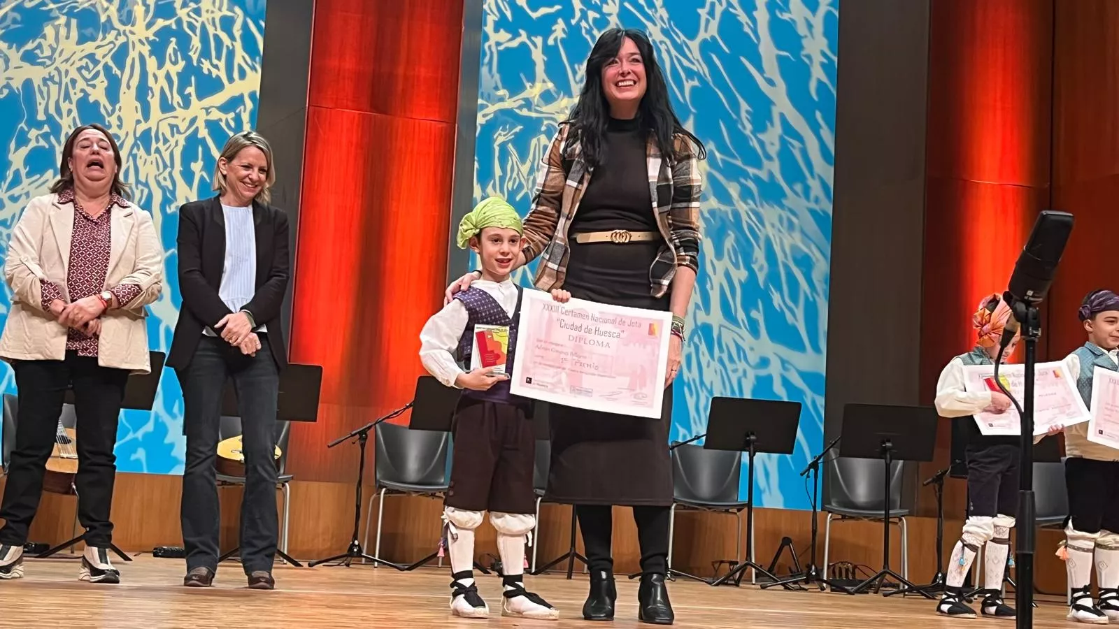 Certamen Nacional de Jota de Huesca para los más pequeños, veteranos, baile e indumentaria. Foto Mercedes Manterola