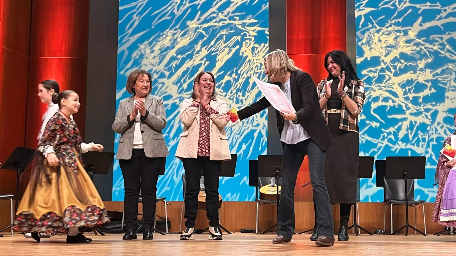 Certamen Nacional de Jota de Huesca para los más pequeños, veteranos, baile e indumentaria. Foto Mercedes Manterola