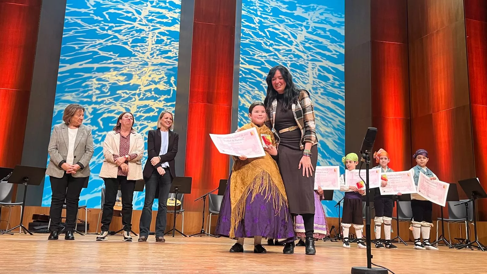 Certamen Nacional de Jota de Huesca para los más pequeños, veteranos, baile e indumentaria. Foto Mercedes Manterola