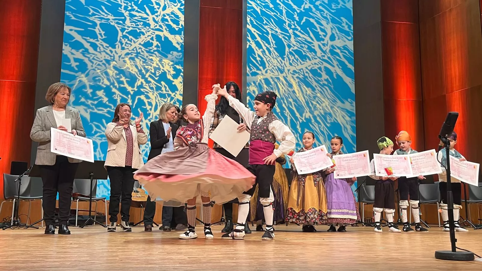 Certamen Nacional de Jota de Huesca para los más pequeños, veteranos, baile e indumentaria. Foto Mercedes Manterola