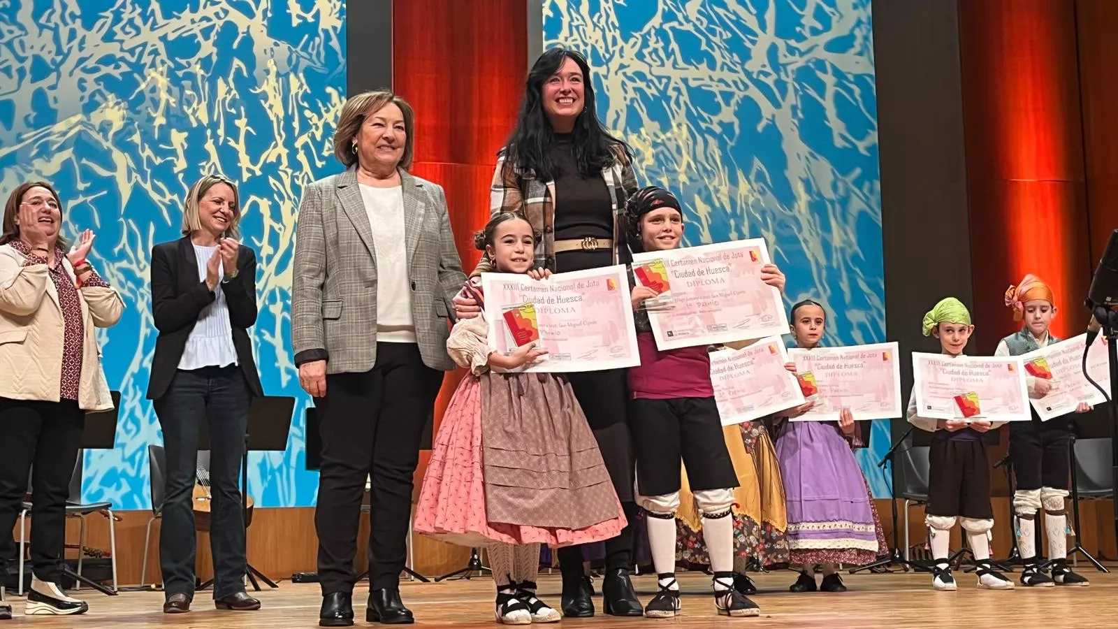 Certamen Nacional de Jota de Huesca para los más pequeños, veteranos, baile e indumentaria. Foto Mercedes Manterola