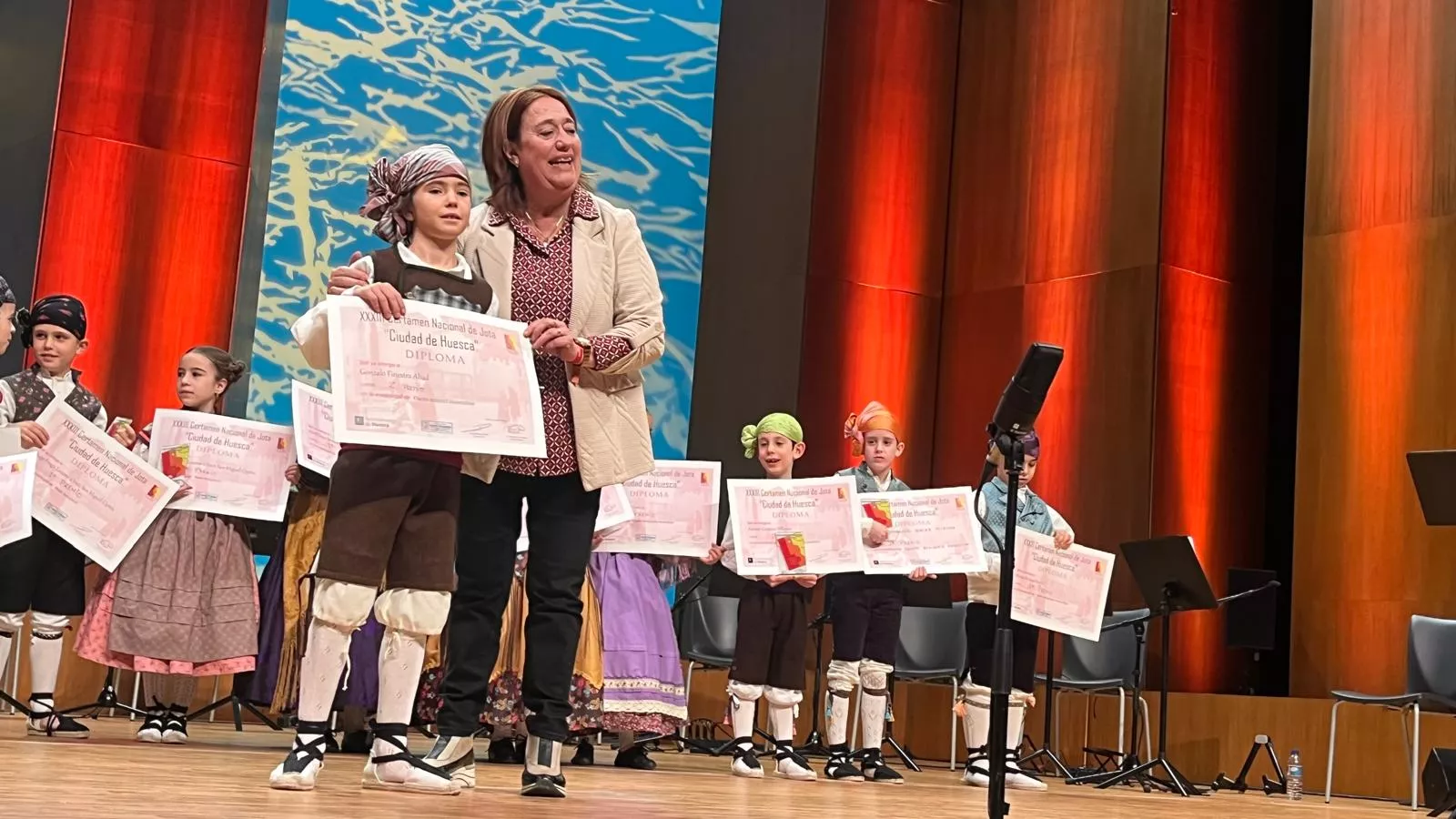 Certamen Nacional de Jota de Huesca para los más pequeños, veteranos, baile e indumentaria. Foto Mercedes Manterola