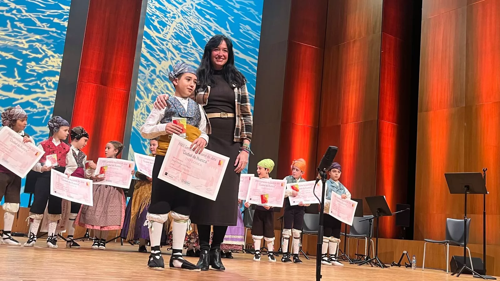 Certamen Nacional de Jota de Huesca para los más pequeños, veteranos, baile e indumentaria. Foto Mercedes Manterola