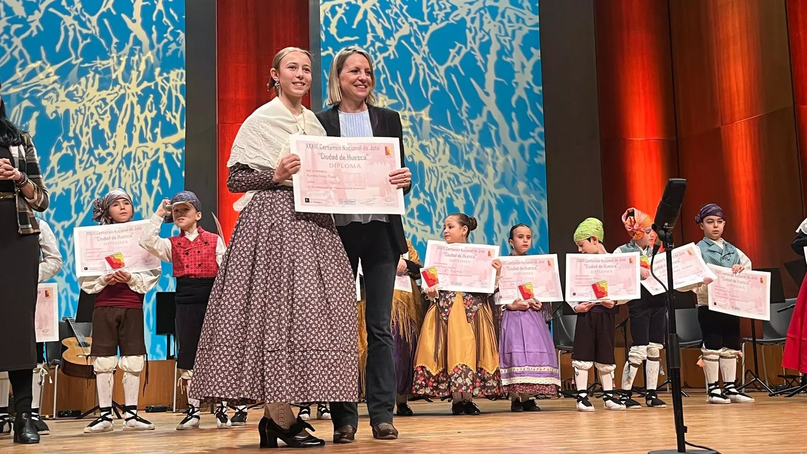 Certamen Nacional de Jota de Huesca para los más pequeños, veteranos, baile e indumentaria. Foto Mercedes Manterola