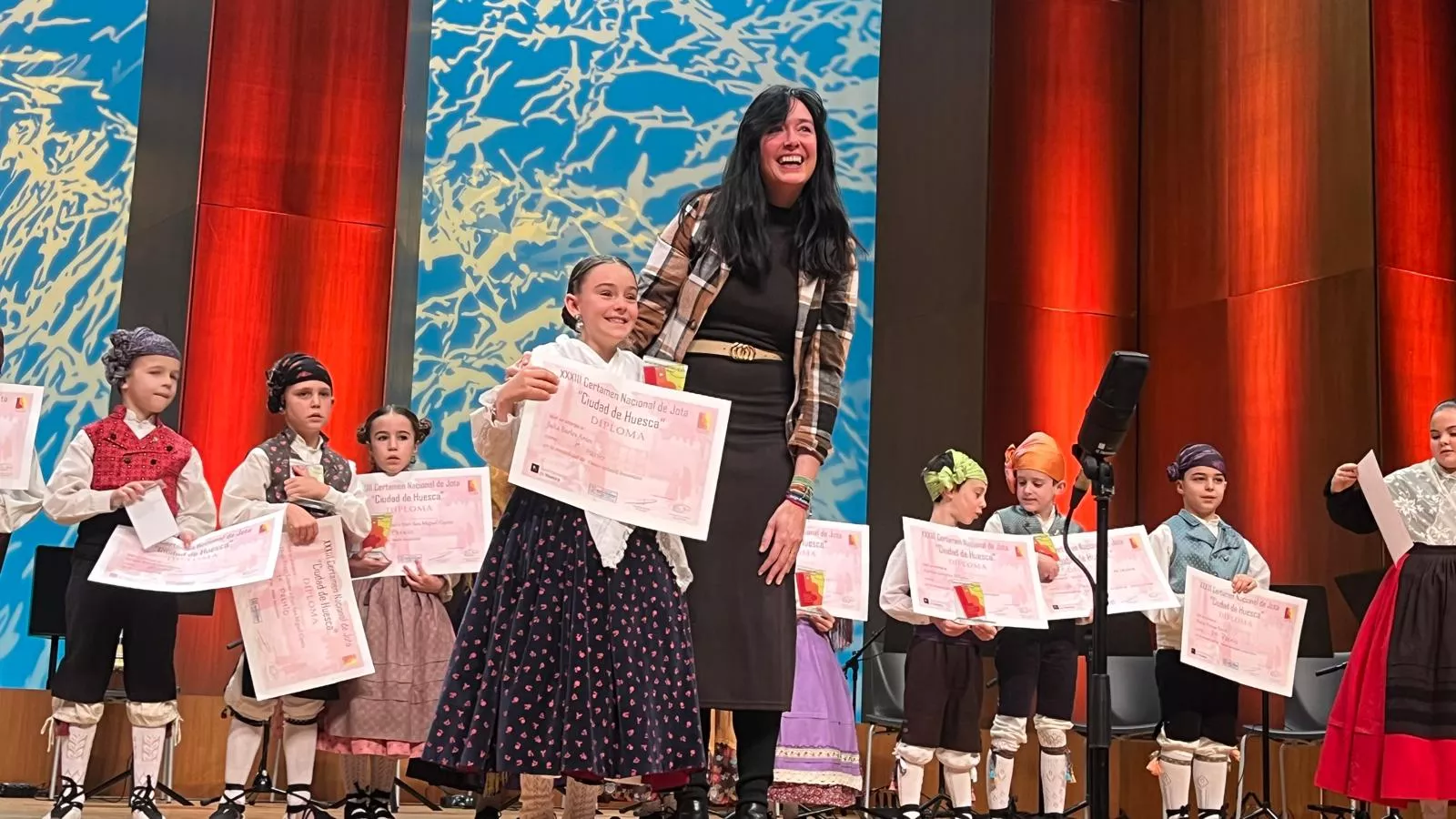 Certamen Nacional de Jota de Huesca para los más pequeños, veteranos, baile e indumentaria. Foto Mercedes Manterola
