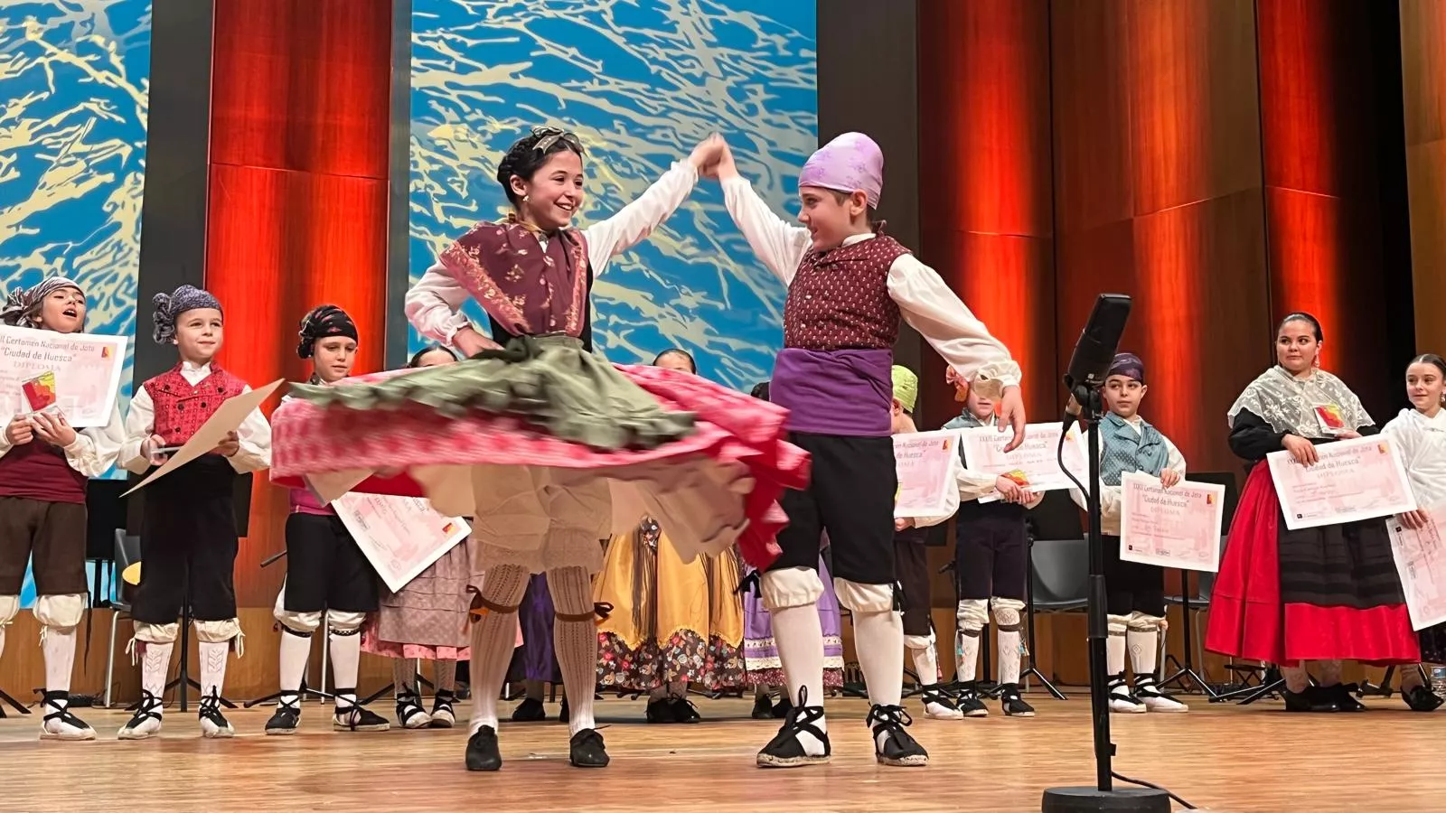 Certamen Nacional de Jota de Huesca para los más pequeños, veteranos, baile e indumentaria. Foto Mercedes Manterola