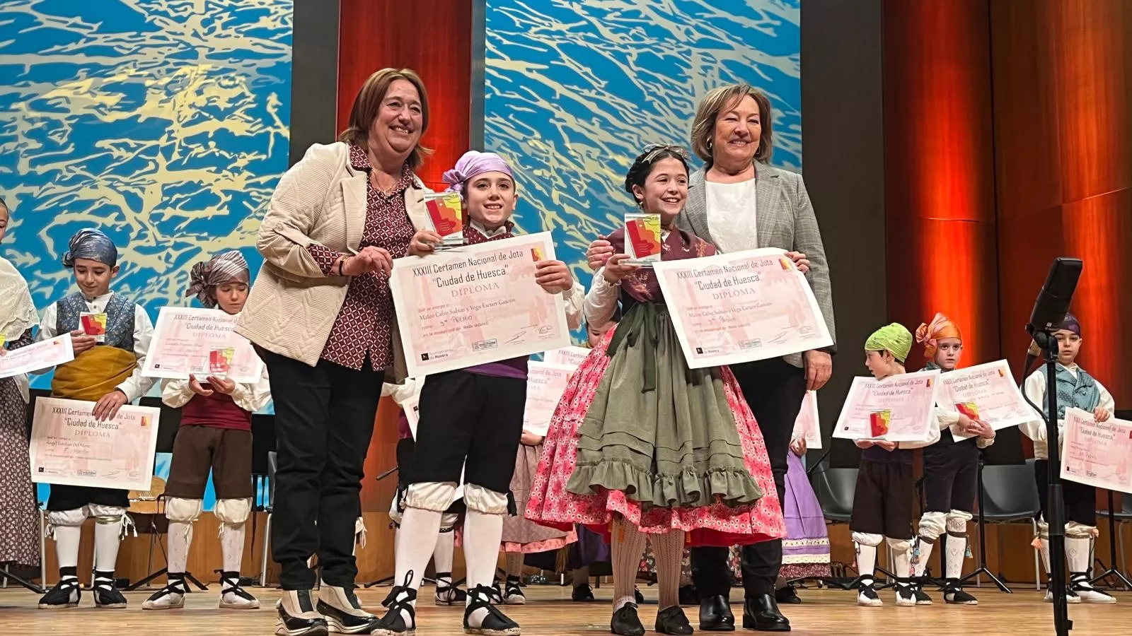 Certamen Nacional de Jota de Huesca para los más pequeños, veteranos, baile e indumentaria. Foto Mercedes Manterola