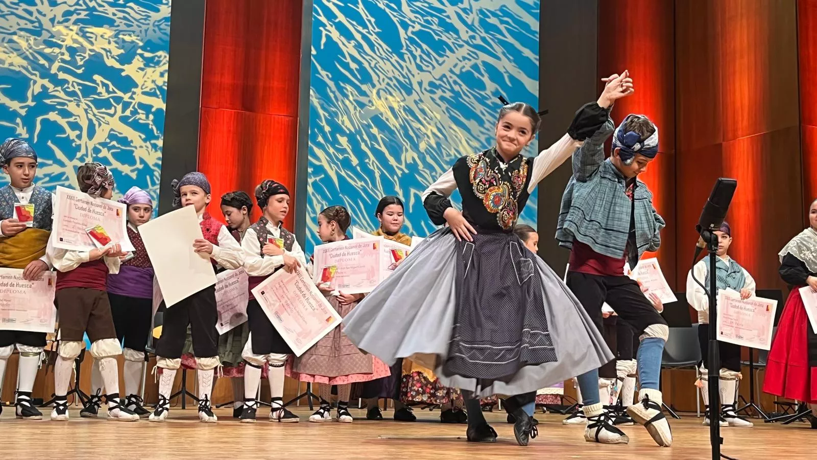 Certamen Nacional de Jota de Huesca para los más pequeños, veteranos, baile e indumentaria. Foto Mercedes Manterola