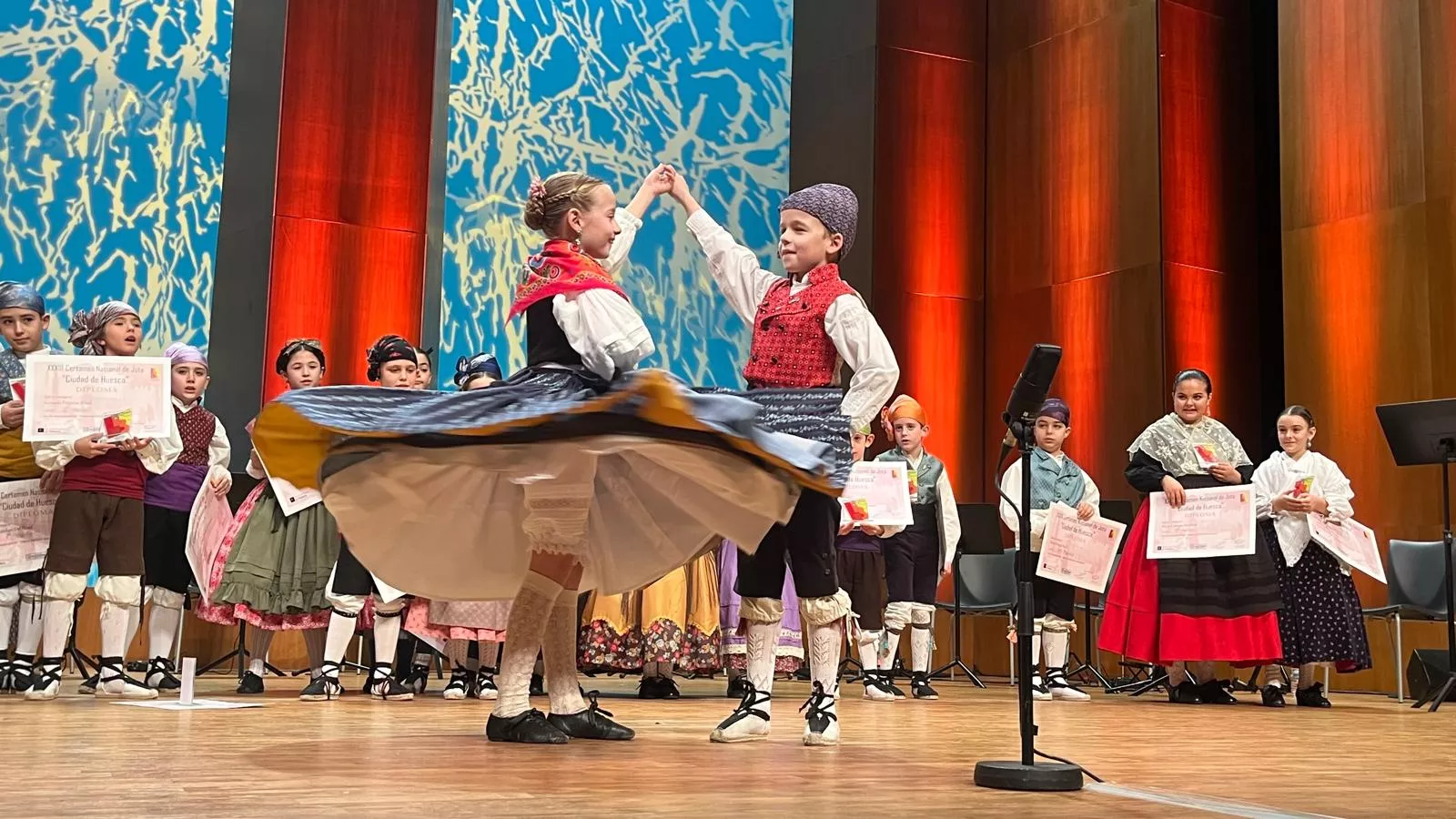 Certamen Nacional de Jota de Huesca para los más pequeños, veteranos, baile e indumentaria. Foto Mercedes Manterola