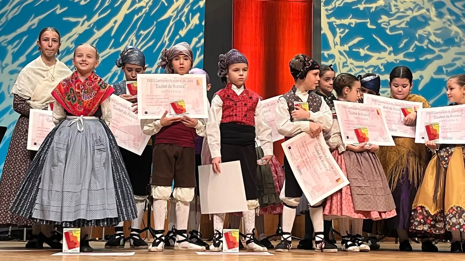 Certamen Nacional de Jota de Huesca para los más pequeños, veteranos, baile e indumentaria. Foto Mercedes Manterola