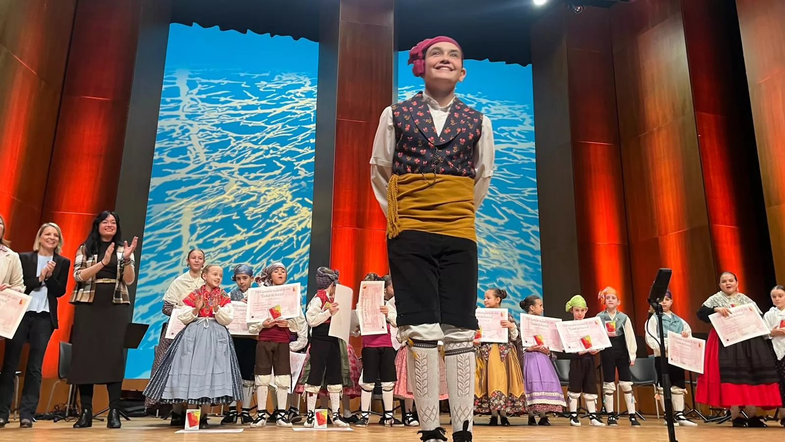 Certamen Nacional de Jota de Huesca para los más pequeños, veteranos, baile e indumentaria. Foto Mercedes Manterola