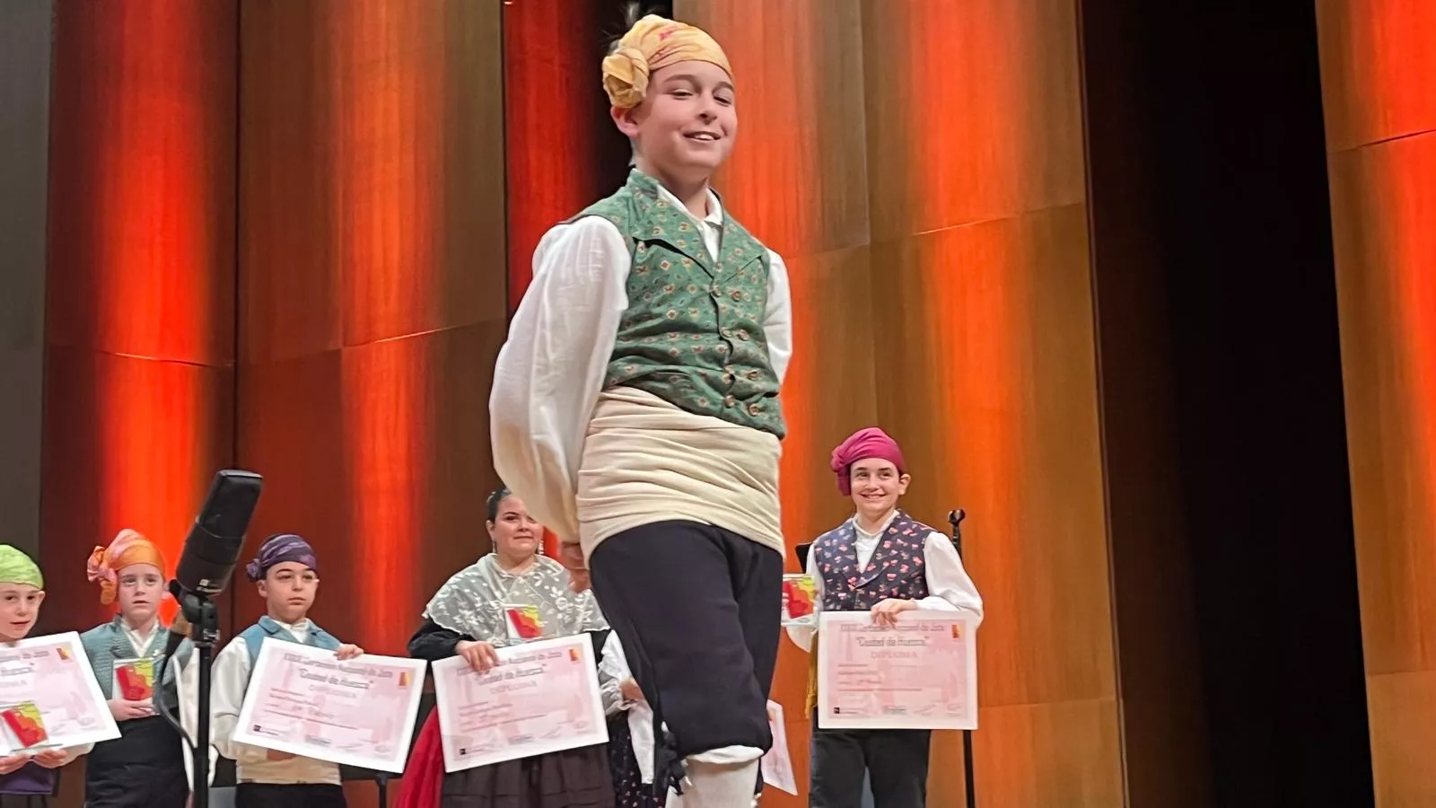 Certamen Nacional de Jota de Huesca para los más pequeños, veteranos, baile e indumentaria. Foto Mercedes Manterola