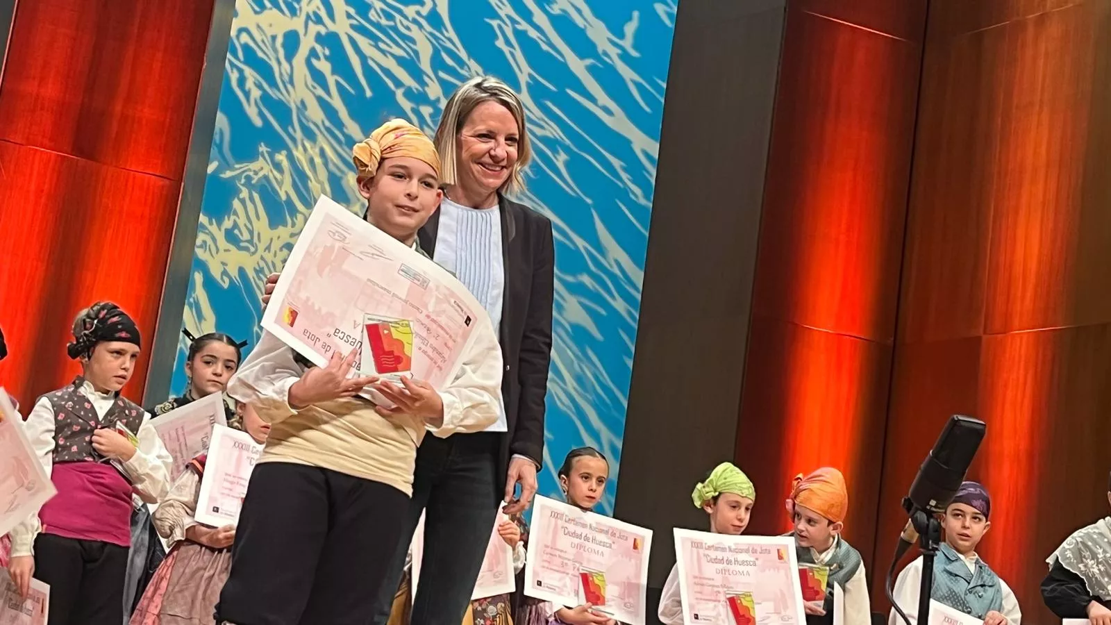 Certamen Nacional de Jota de Huesca para los más pequeños, veteranos, baile e indumentaria. Foto Mercedes Manterola